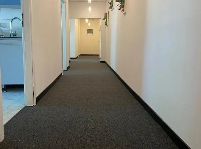 ホームステイ Stacja Rembertow *